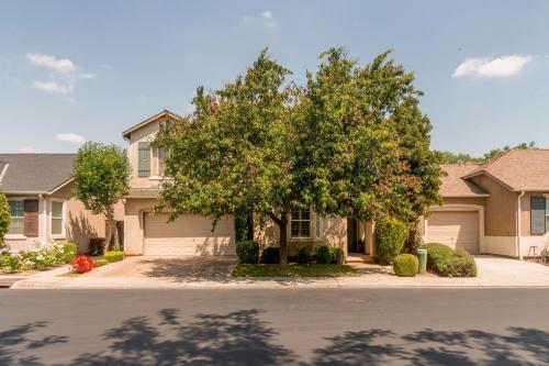 Just Listed! 1635 Monaco Ln 3bd/2ba Clovis Beauty! $284,999
